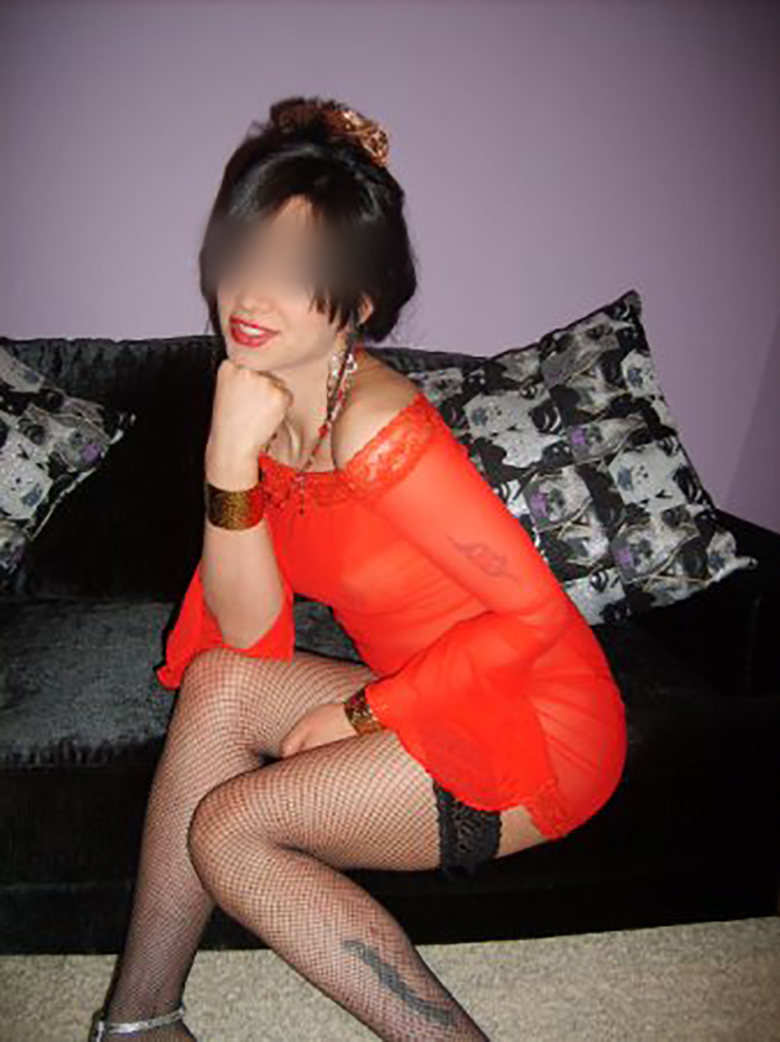 Shemale sexy cherche rencontre avec couple libertin de Dijon